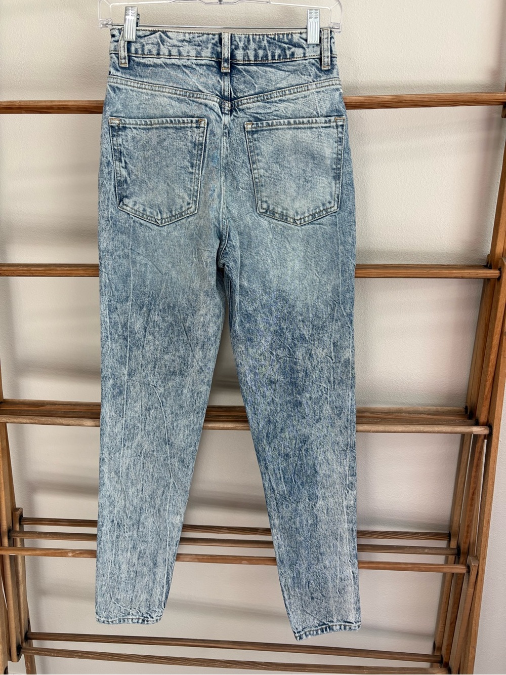 We the free Zuri mom jeans lived in blue acid wash | size 25 - Picture 2 of 6